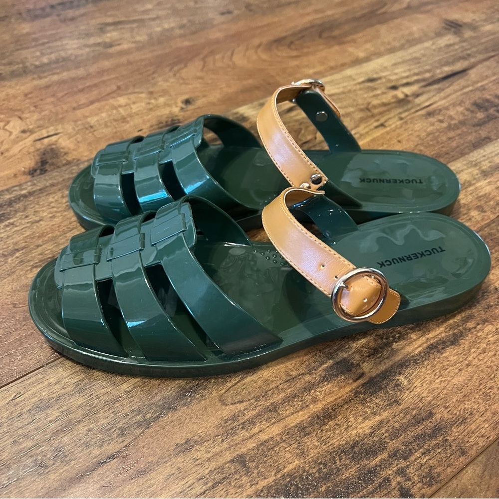 TUCKERNUCK Green Riley Jelly Sandals Size 9/10 EUC Pit